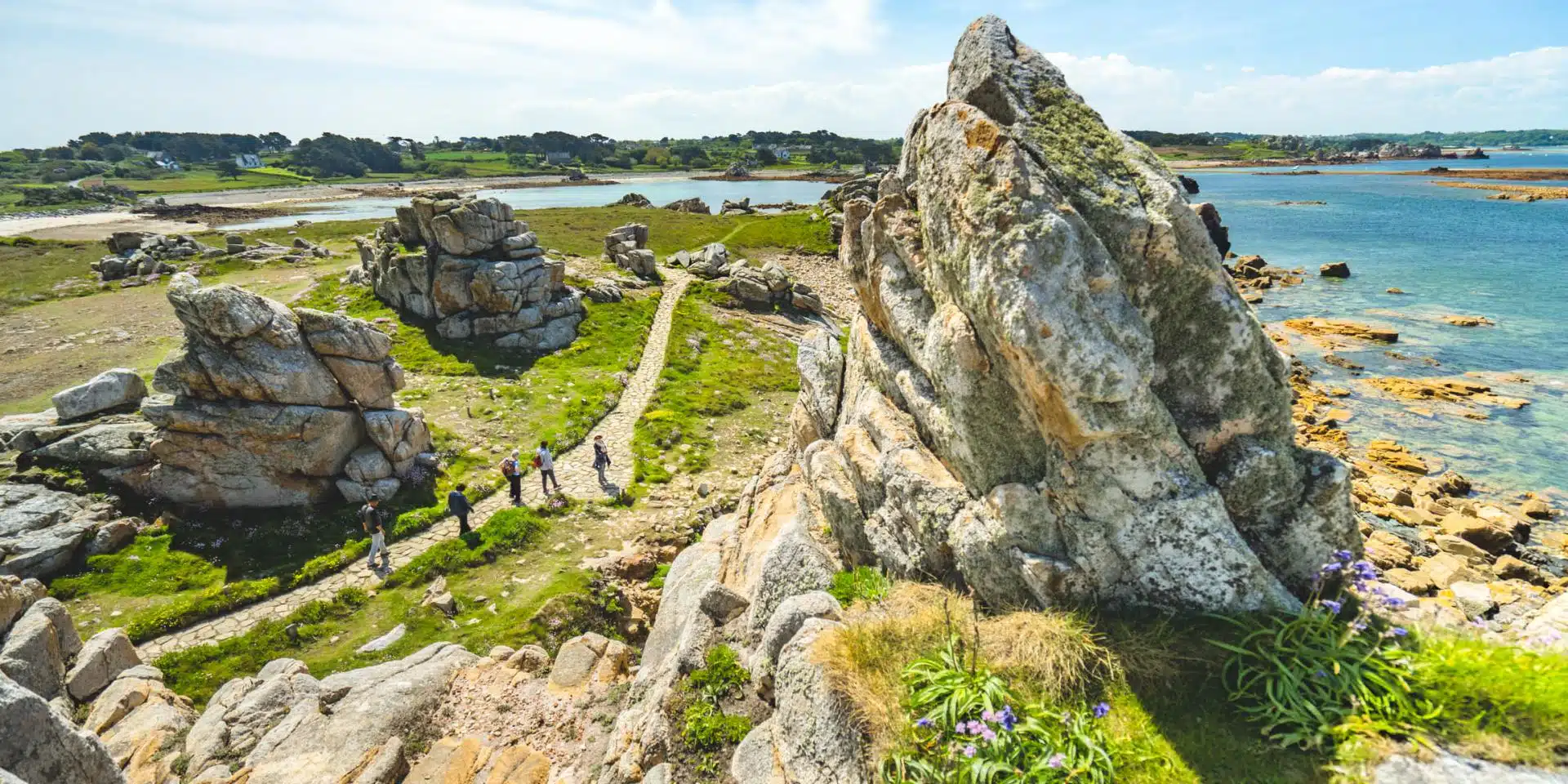 Exploration du mystérieux gouffre de Plougrescant un joyau caché de la Bretagne
