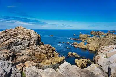 Exploration du mystérieux gouffre de Plougrescant un joyau caché de la Bretagne